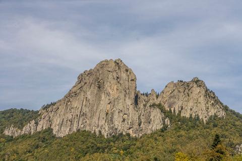 Собор-скала, туфовое образование на Западном Кавказе, фото Храбовченко В.