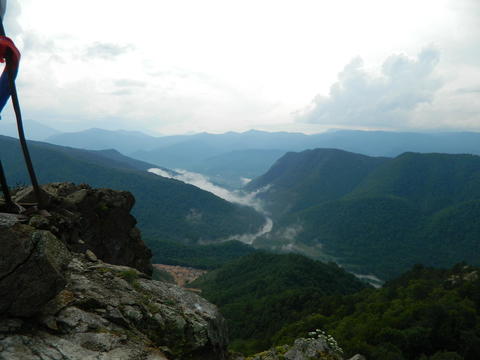 г. Трезубец, вид с г. Острой на с. Хамышки