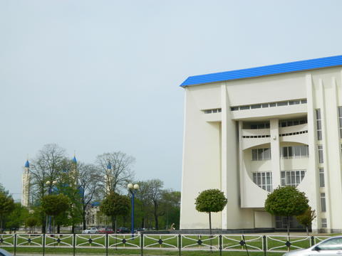 Филармония и мечеть города Майкопа